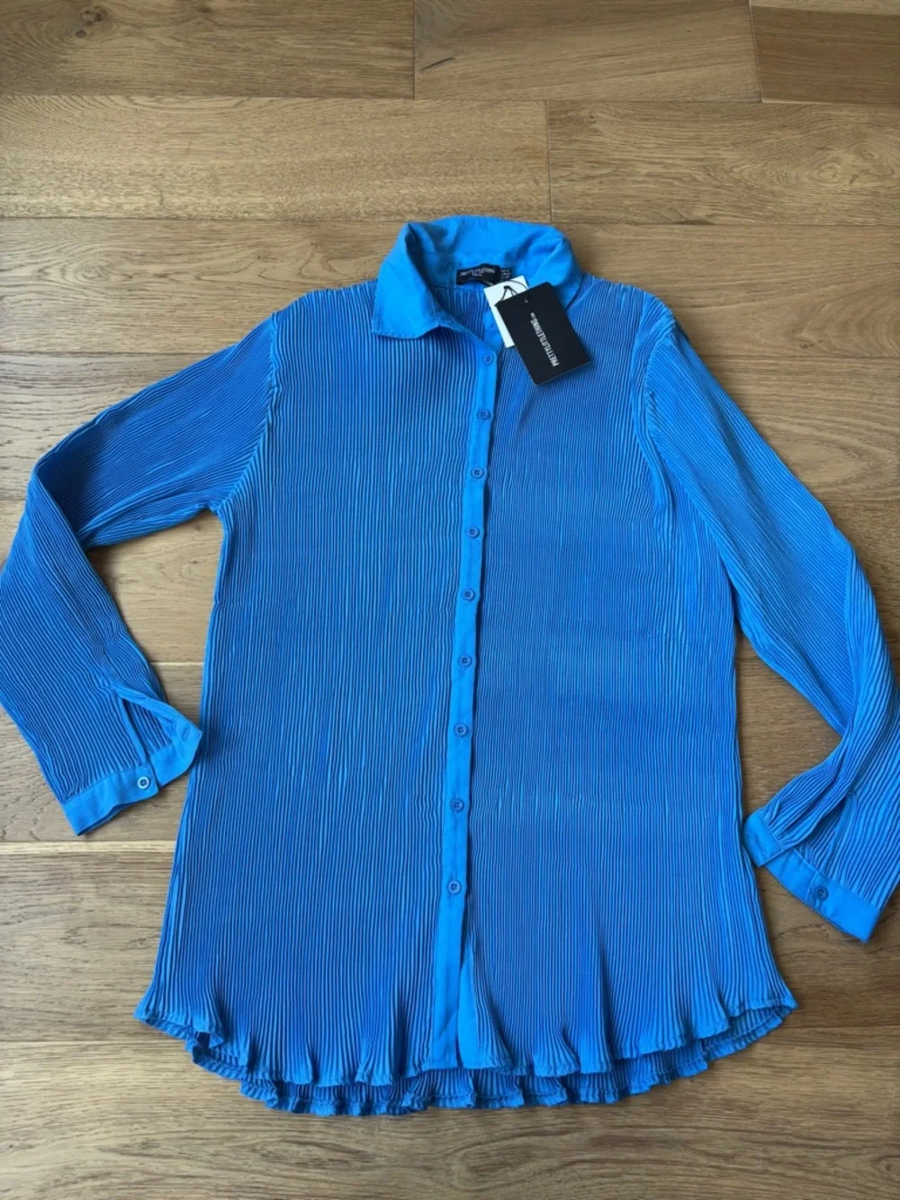 NWT prettly little thing oversized pleated button down 10 tall - Picture 2 of 5